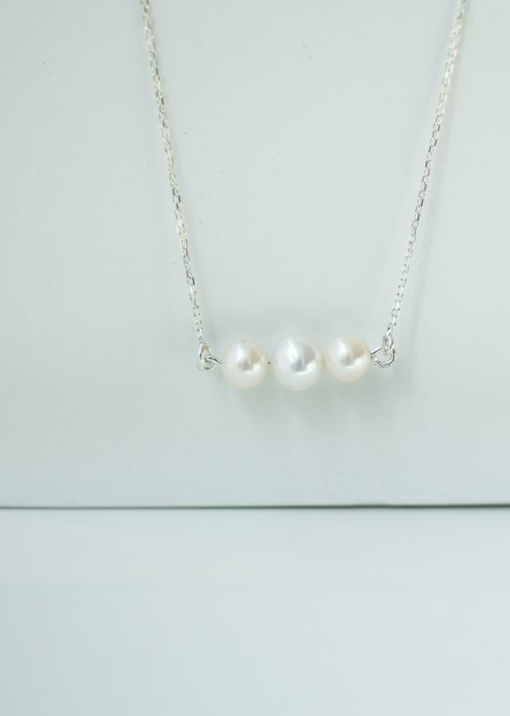 Linear Pearl Necklace