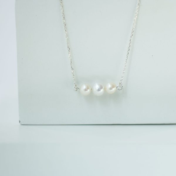 Linear Pearl Necklace